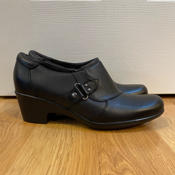 CLARKS Black Genette Harper Leather Slip On Shoes with Zipper Size 8.5M - Picture 1 of 11